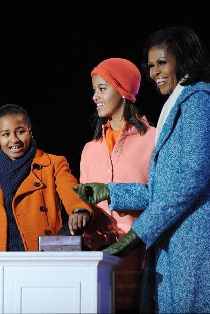 La primera dama siempre se ocupa de la salud, disciplina y éxito de sus hijas, antes que de la política, aunque en ambas tareas se saca un 10. Ha demostrado que además de ser una profesionista exitosa, madre dedicada y luchadora incansable, es una icono de moda y 'glamour'. Sin duda, ella es ejemplo y motivación para muchas madres que deben ser líderes, fuera y dentro de casa.