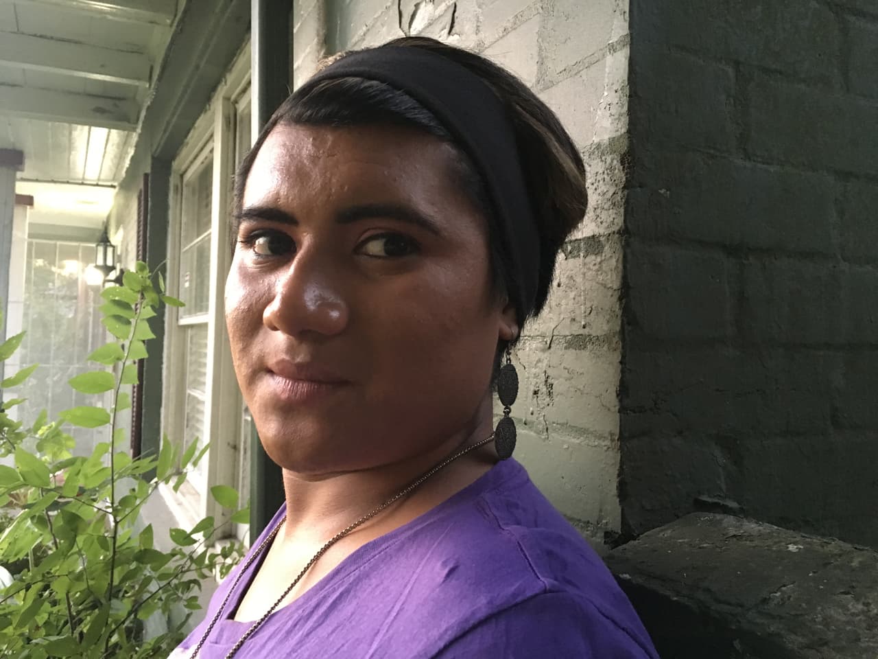 <b>Lucía Sánchez, 24 años</b>. Huyó de su país, Honduras, por amenazas de muerte de miembros de su propia familia. Entre ellos su hermano, que era pandillero y le dijo que lo enterraría vivo.