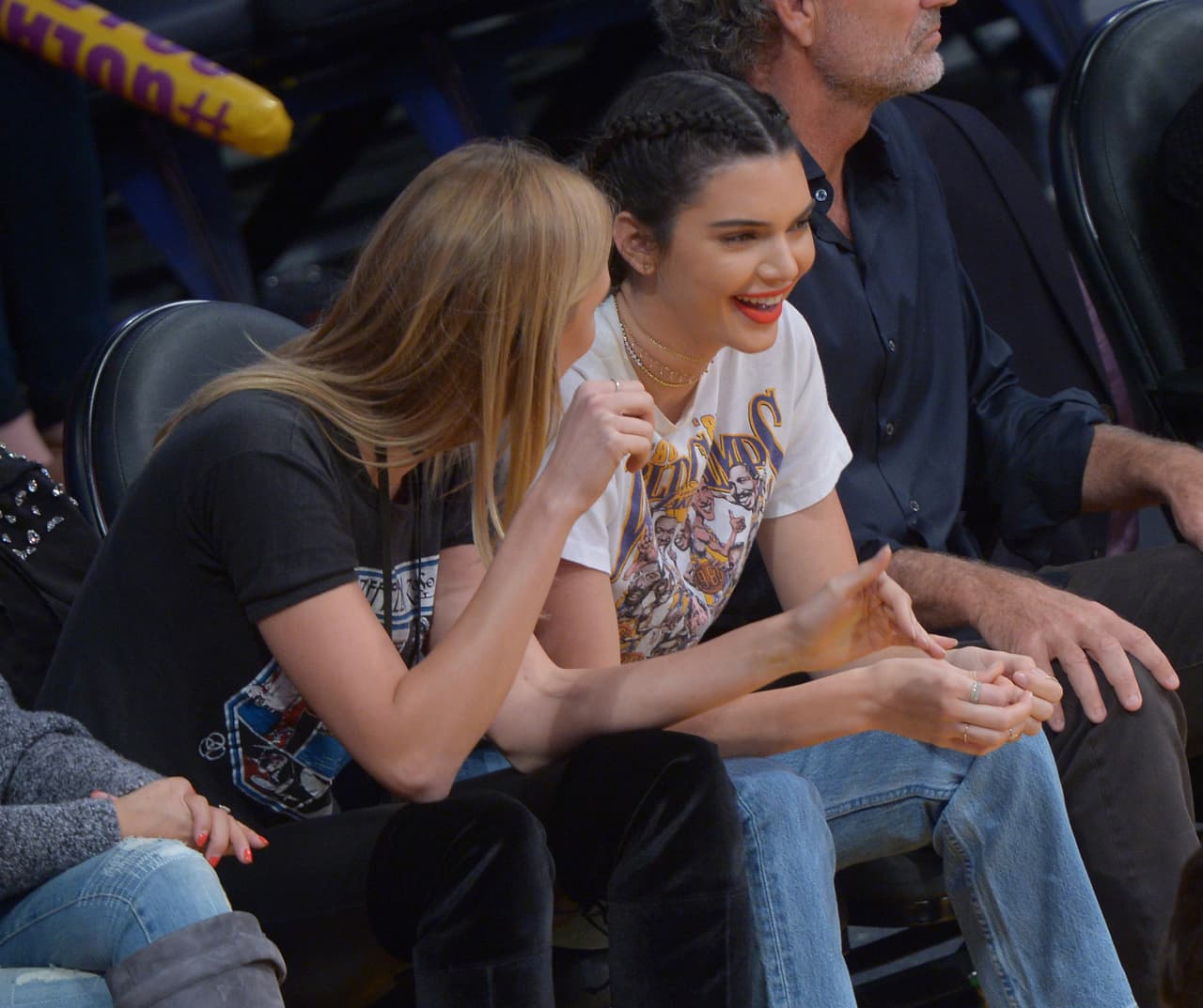 La dos 'comadres' estuvieron en primera fila, muy atentas.