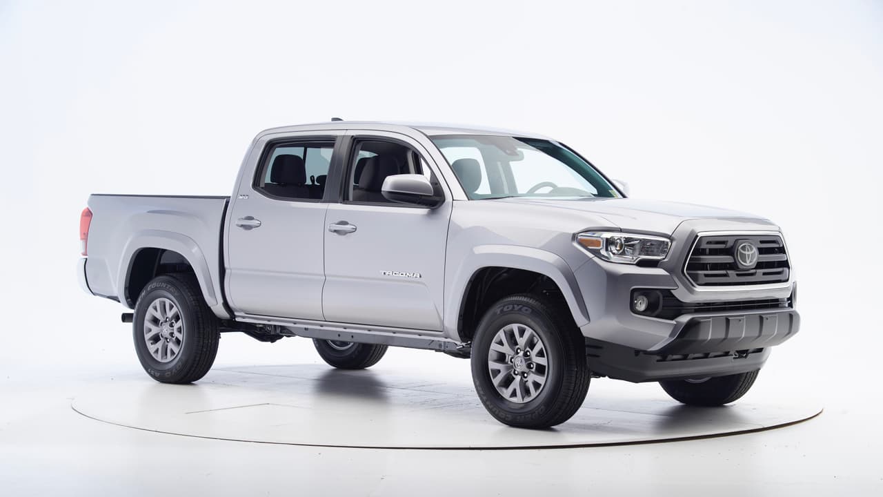 <b>Toyota Tacoma </b>
<br>Resistencia estructural:
<b>Buena</b>
<br>Soporte al pasajero:
<b>Aceptable</b>
<br>Protección de cuello y cabeza:
<b>Buena</b>
<br>Protección de pecho:
<b>Buena</b>
<br>Protección de cadera y muslo:
<b>Buena</b>
<br>Protección de parte baja de la pierna y pie:
<b>Pobre</b>
<br>
<br>Calificación general:
<br>
<h3 class="cms-H3-H3"><b>Aceptable</b></h3>