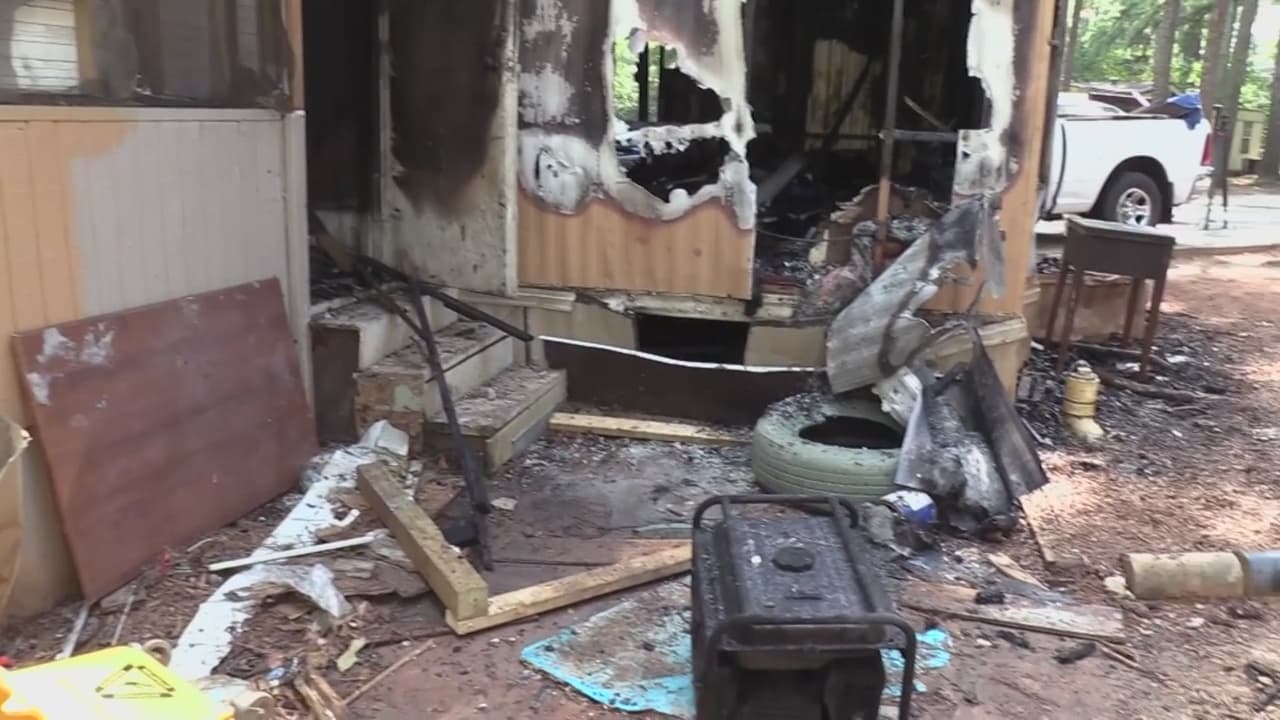 Uso de velas habría dejado sin hogar a familia hispana de Marietta