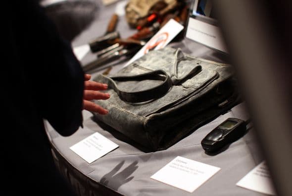 Algunos trozos de los aviones que impactaron en el World Trade Center, o los pasaportes de los terroristas, son parte de las sesenta nuevas piezas que conforman la muestra coincidiendo con el décimo aniversario del 9/11.