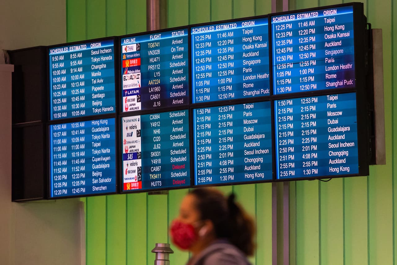 "El año pasado, 43 millones de estadounidenses viajaron para el Memorial Day Weekend, el segundo volumen de viajes más alto registrado desde que AAA comenzó a rastrear los volúmenes de viajes de vacaciones en 2000 ", dijo Paula Twidale, vicepresidenta senior de AAA Travel.