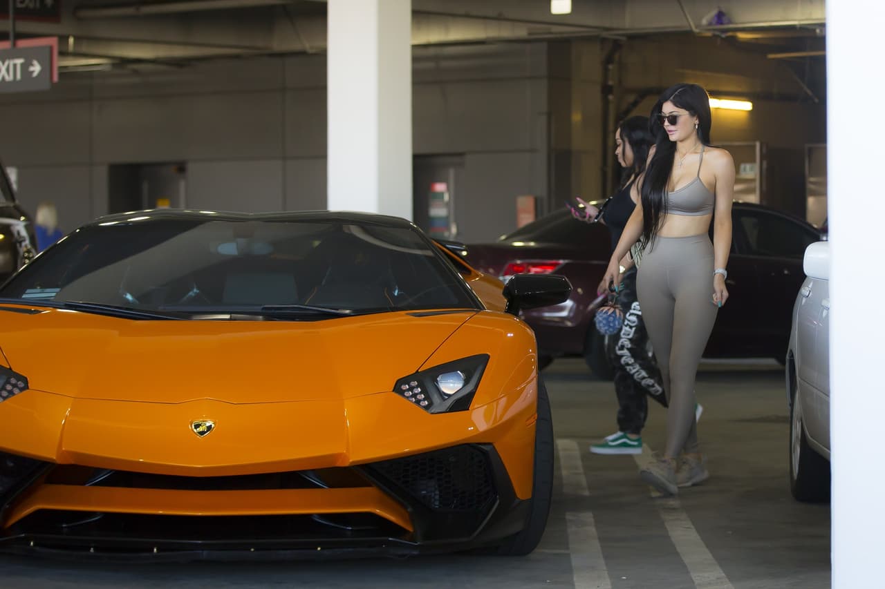 Kylie Jenner se siente mal porque nunca saca a pasear a su Lamborghini de medio millón de dólares