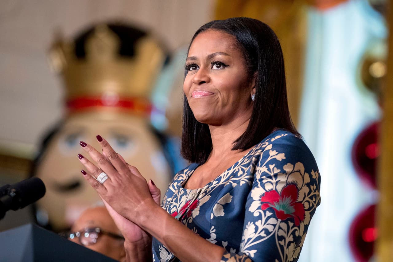 Doctora pierde puesto docente en escuela de medicina por llamarle "cara de mono" a Michelle Obama