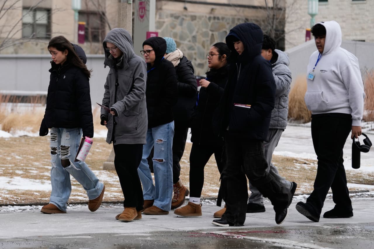Las temperaturas que se viven actualmente
<b> pueden provocar desde hipotermia y congelación,</b> hasta accidentes dentro del hogar si no se toman precauciones. Por eso, los expertos recomiendan prepararse con anticipación y no subestimar el frío.