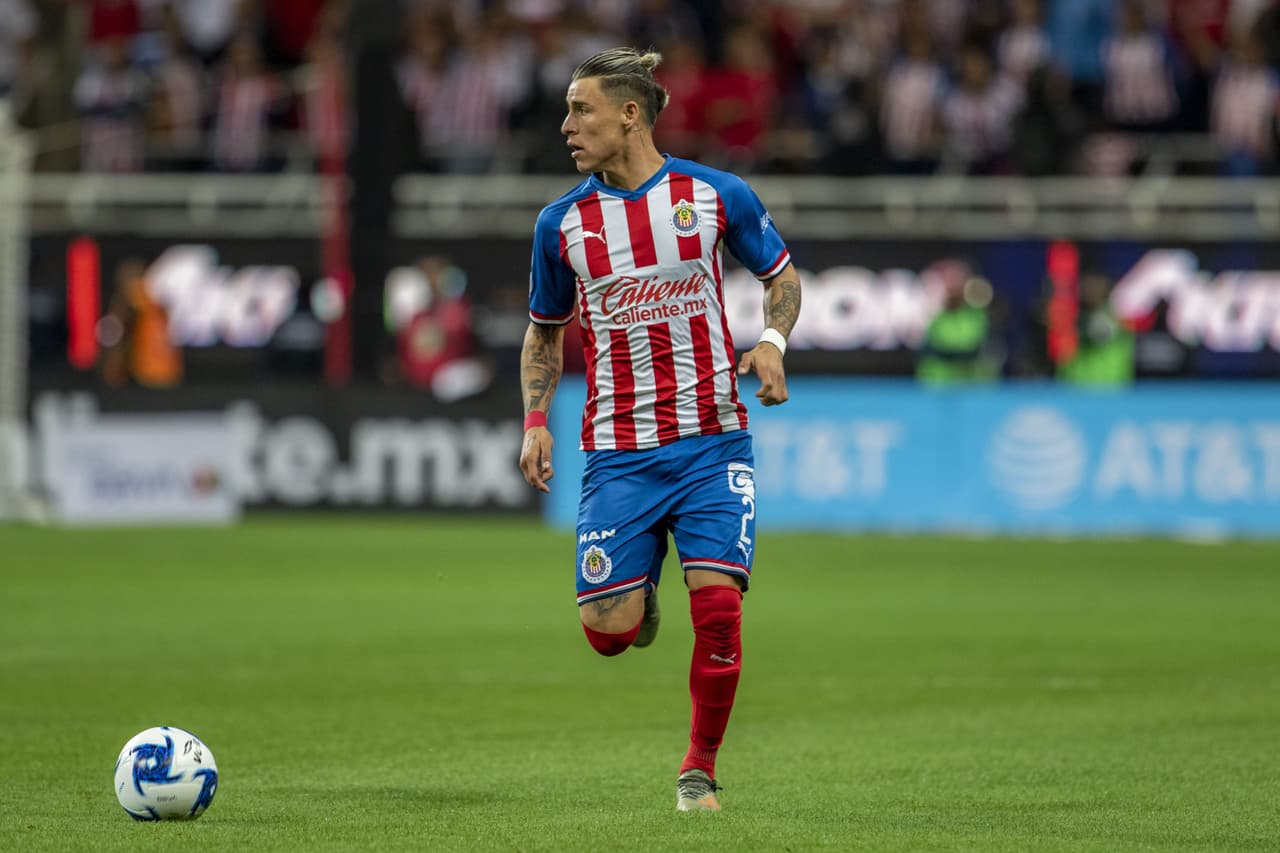 'Chicote' Calderón busca establecer una buena época en Chivas y ya conoceremos más adelante si su 'look' le dio suerte.
