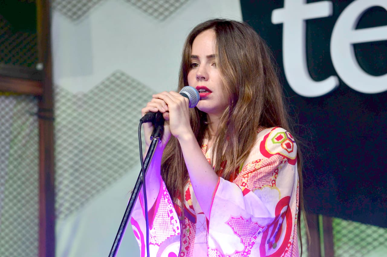 Con esa agrupación promovió dos sencillos: ‘Amores residuales’ y ‘Señorita corazón veganza’.