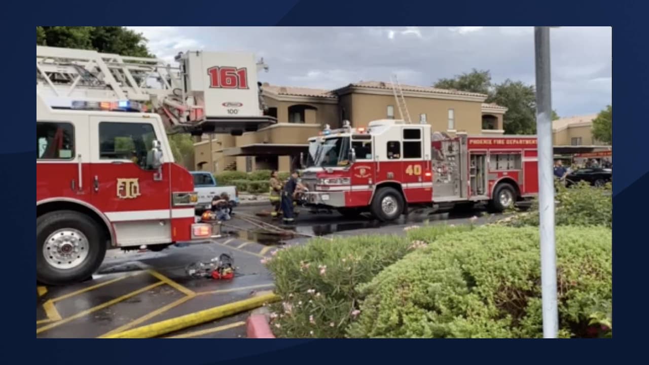 Una persona fue trasladada al hospital en condición estable por inhalación de humo, según reportes. 
<br>
