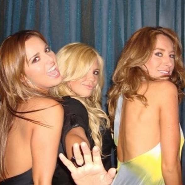 Aquí la vemos con Mariana Torres y Paola Pedroza, cuando trabajó en la telenovela 'Sacrificio de mujer' en 2010.