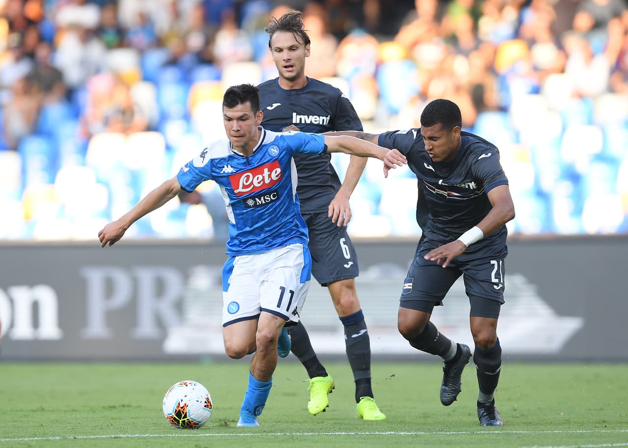 Chucky Lozano sale del terreno de juego al minuto 65’. En su lugar entra Llorente.