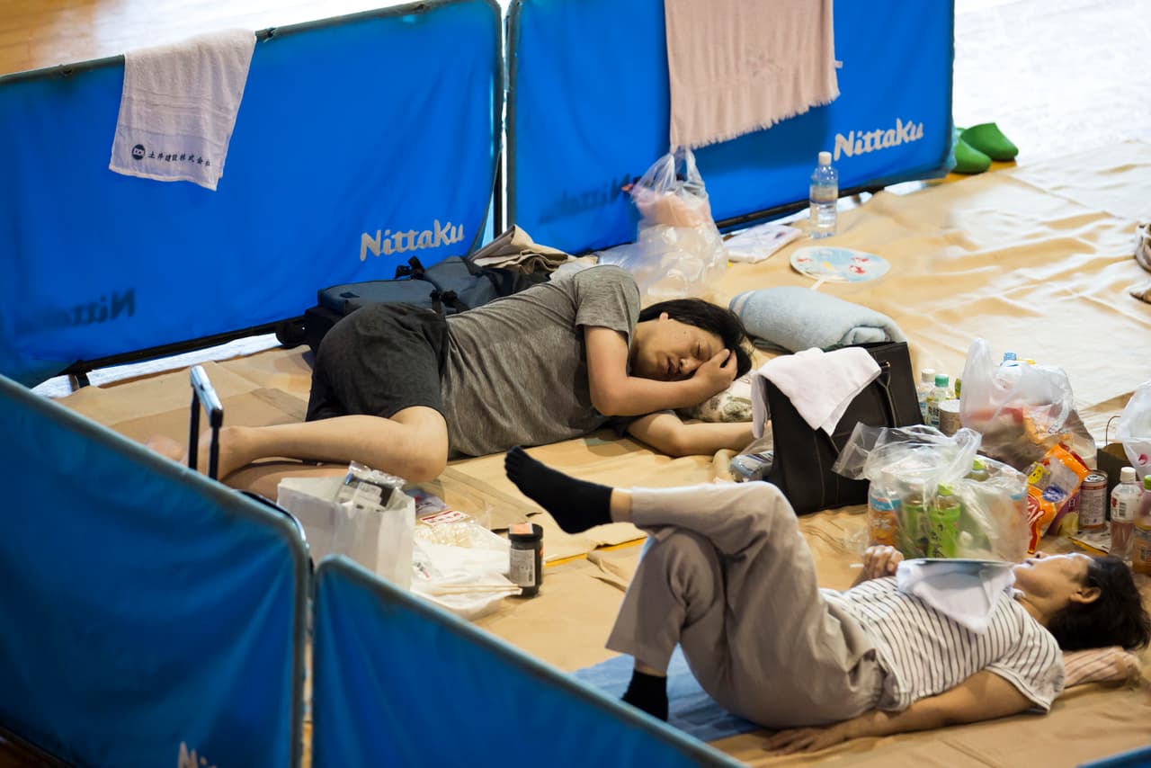 Las autoridades de japón recomendaron la evacuación de 5.9 millones de ciudadanos de 19 prefecturas durante el fin de semana, y más de 30.000 personas pasaron la noche en refugios, según datos del Gobierno.