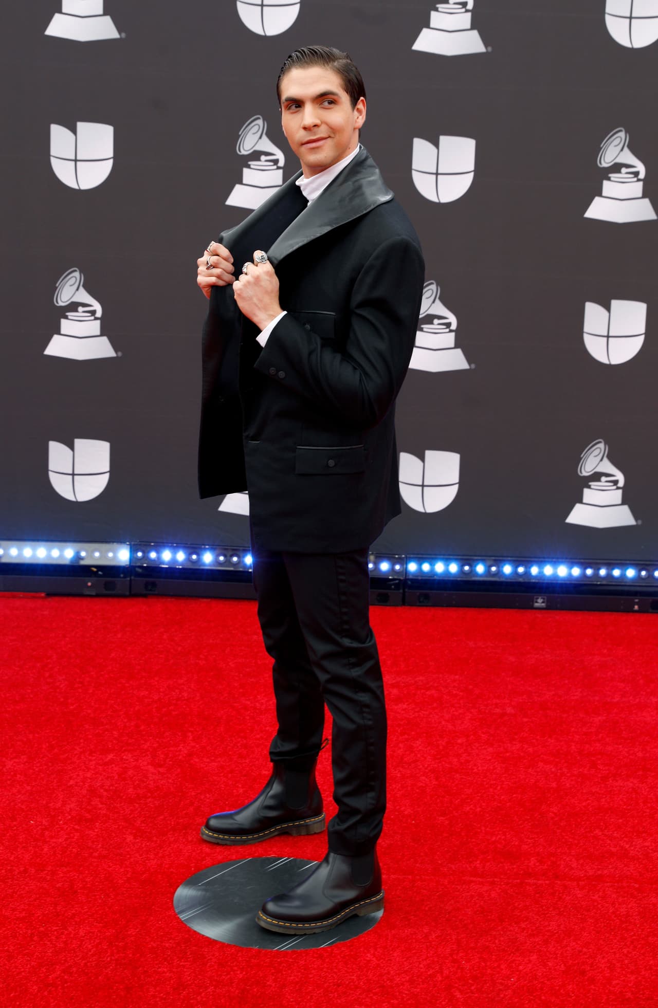 Johann Vera, conductor digital de Reina de la Canción, a su llegada a la gala.