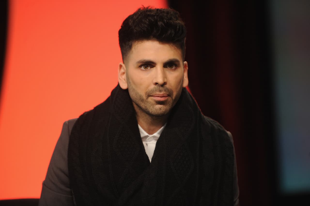 "Mi chiquilla cómo piensas eso del tío, yo sería incapaz mi amor, si yo soy un angelito cariño, eso es
<b>un problema del Instagram</b> o algo, hay que solucionarlo ya cariño. No, no, tu tío imposible", respondió.