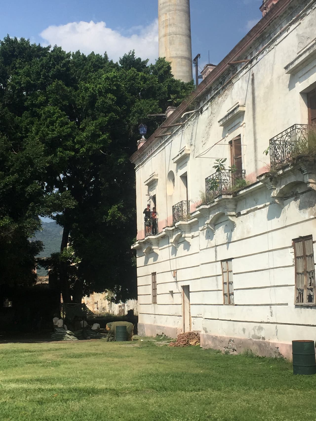 Su próxima locación sería de nueva cuenta el cuartel del ejército en Colombia.