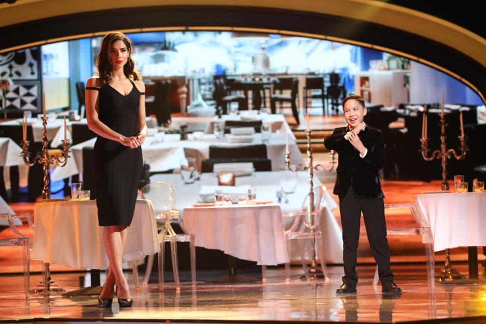 Ángel mostro su gran talento y Alejandra nos confesó que era una gran fanática del show. 
<b><a href="http://www.univision.com/shows/pequenos-gigantes/angel-fue-el-agente-secreto-que-se-gano-el-corazon-de-alejandra-espinoza-video" target="_blank">Mira aquí el VIDEO</a></b>