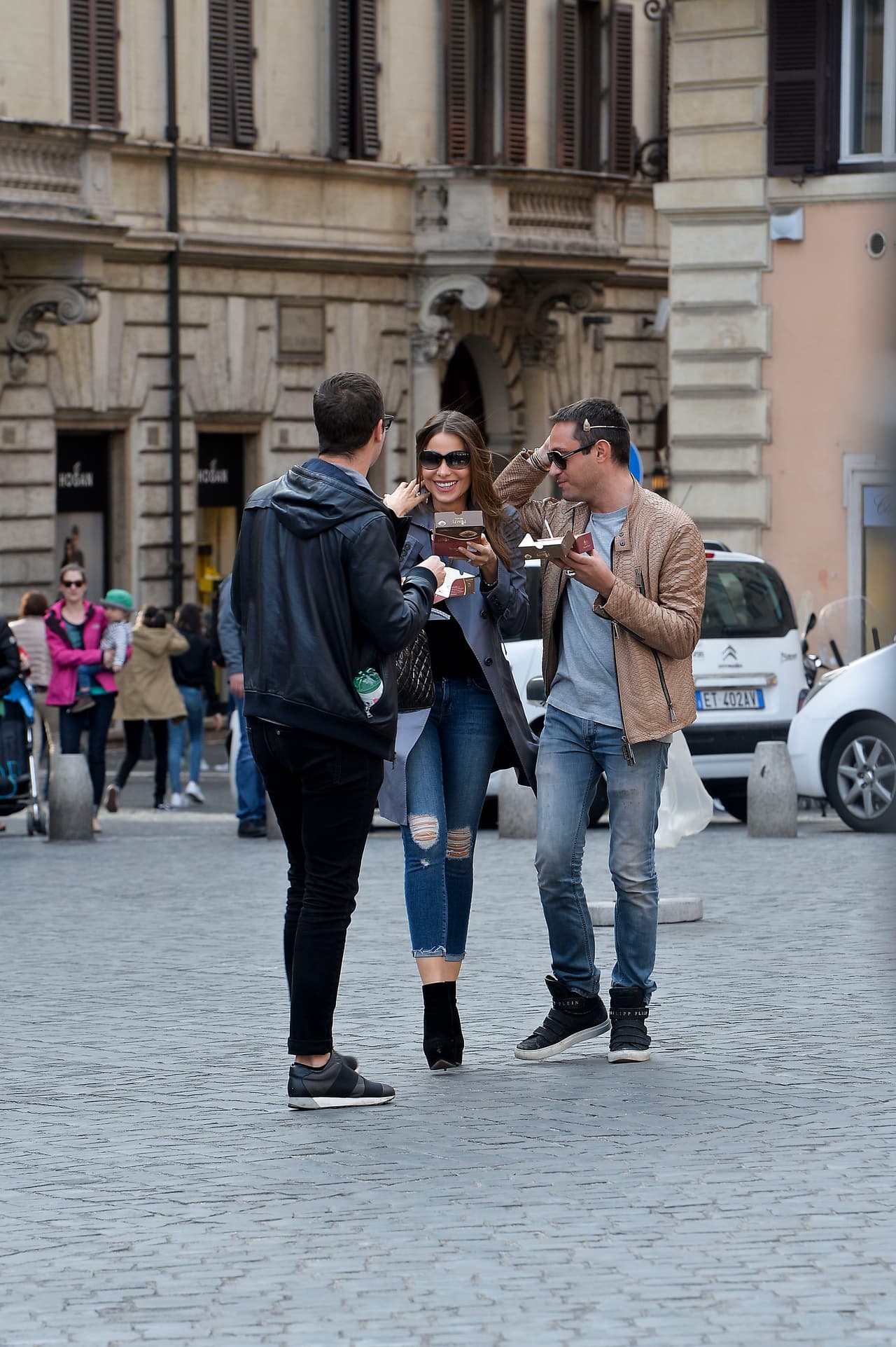 Allí, pasa la gran mayoría del tiempo con su amigo, el diseñador Franz Serrano.