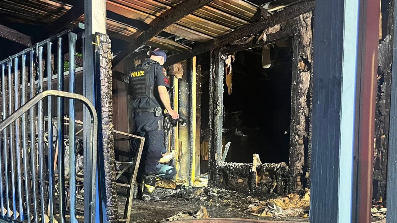 Seis heridos, entre ellos tres niños, deja el incendio de una casa móvil en Highlands, Texas