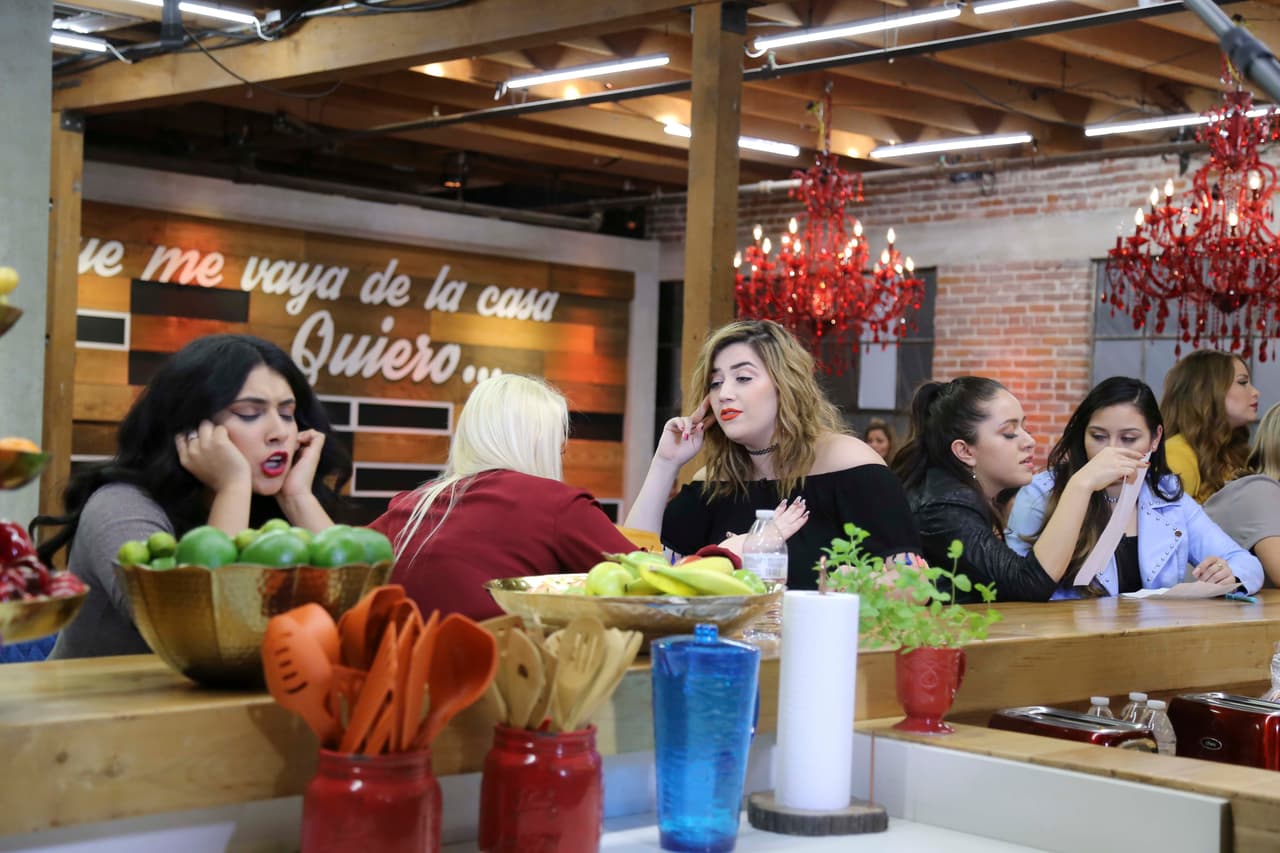 Marisela y Régulo Caro fueron invitados por los capitanes de los equipos para compartir sus conocimientos con las chicas, pero antes, ellas tuvieron que mostrarles su talento.
