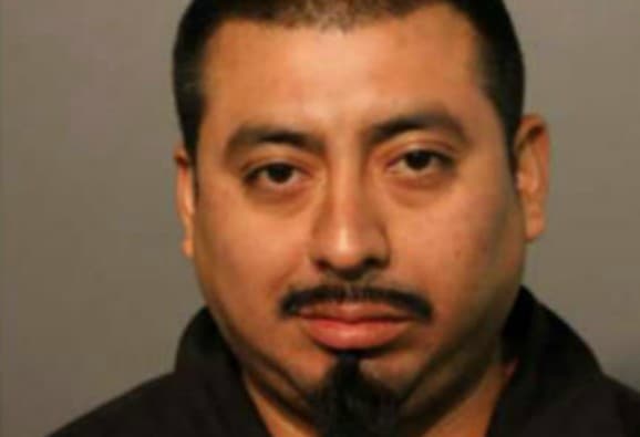 Hombre de Chicago mata a su padre a golpes con una pesa y asegura que habla con Dios