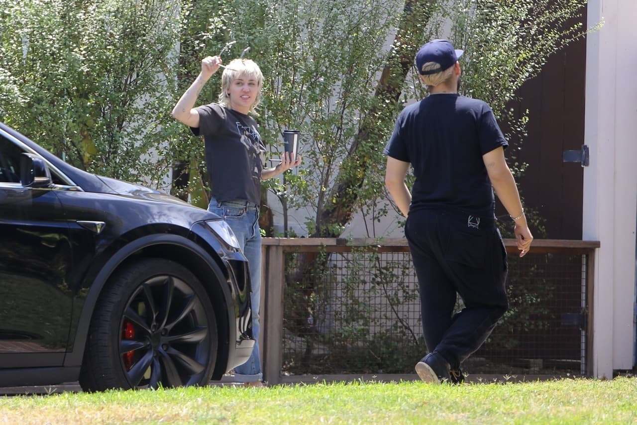 Miley Cyrus enfatizó que su separación con Liam Hemsworth, de 30 años, y su posterior relación con Kaitlynn Carter no sucedieron de la noche a la mañana.
<br>