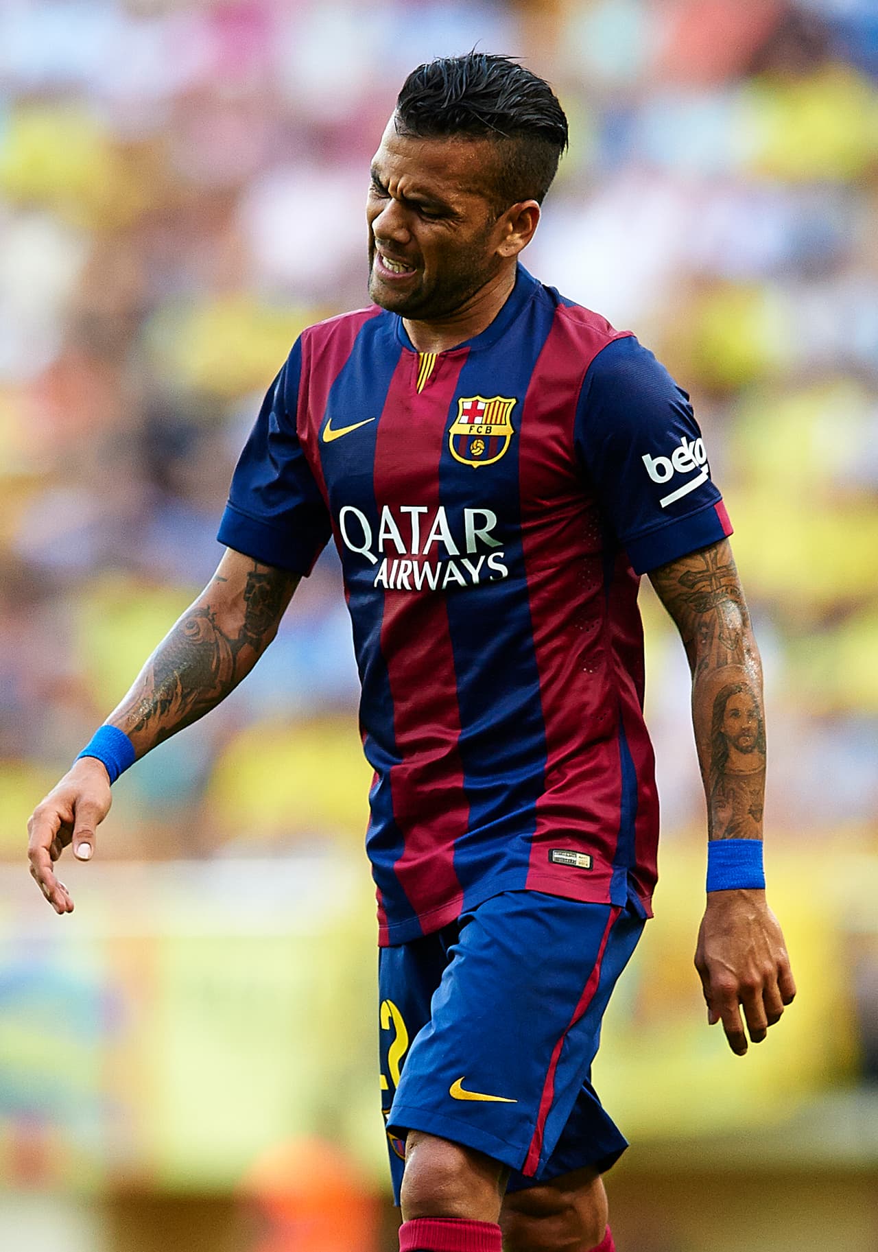 Años después, otro jugador del Barcelona fue víctima de racismo. En 2014, a Dani Alves le lanzaron un plátano desde la tribuna del Villarreal en un partido de Liga de España.