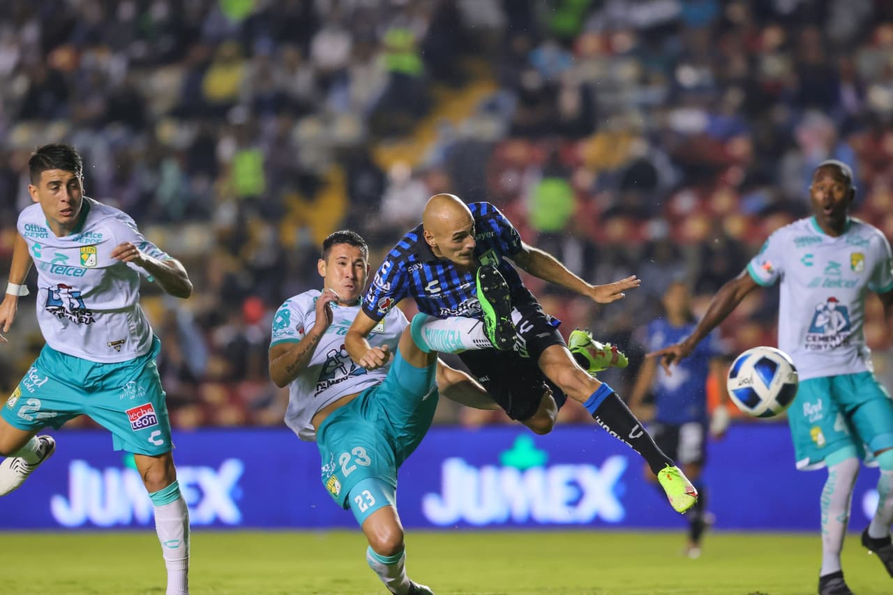 Elías Hernández anota al minuto 28 y le da la victoria a León 0-1 sobre Querétaro.
