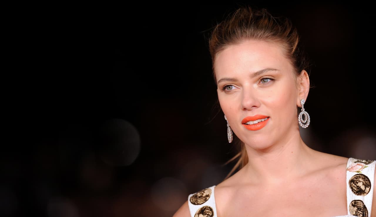La actriz Scarlett Johansson ha sufrido de ataques de pánico en el pasado y dice que por esa razón no le gustan los eventos de la alfombra roja. Dice que suda en exceso y su corazón se acelera poco antes de empezar a filmar una película.