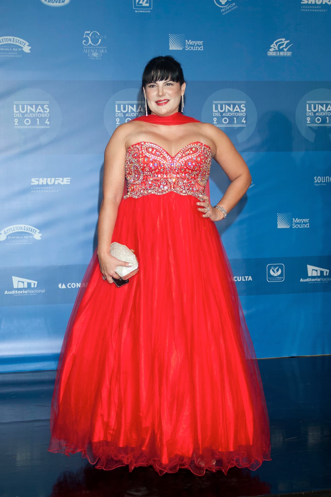 "Entonces, estaba camino a mi carro, llorando, hecha un mar de lágrimas y 
<b>ella me vio</b>. Me dijo: 'No te preocupes, mira, yo tengo una persona que en algún momento atendió a mi familia [...] Búscalo, es una eminencia'", narró.