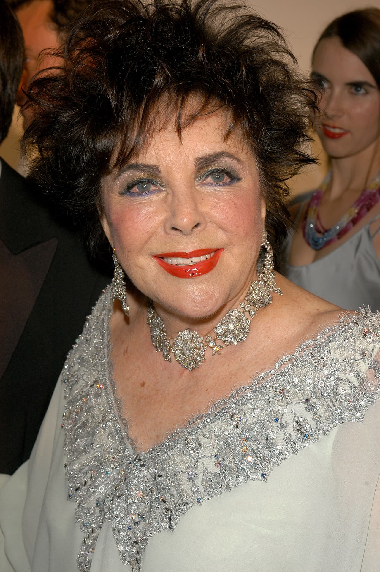 Varios años después de lo sucedido, la actriz señaló que vio el túnel y a su tercer esposo, Mike Todd, y le dijo que quería estar con él y Mike le respondió: "No cariño, tienes que dar la vuelta y volver, todavía tienes mucho qué hacer, no te puedes rendir". Entonces fue así como Elizabeth volvió a la vida.