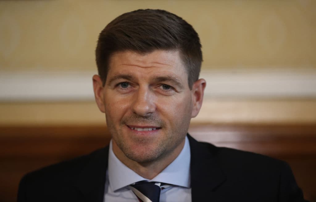<b>STEVEN GERRARD</b>
<br>El excapitán del Liverpool y de la Selección Inglesa siempre tocaba el famoso cartel de “This is Anfield” que se encuentra en el túnel de vestuarios antes de salir a jugar al campo.
