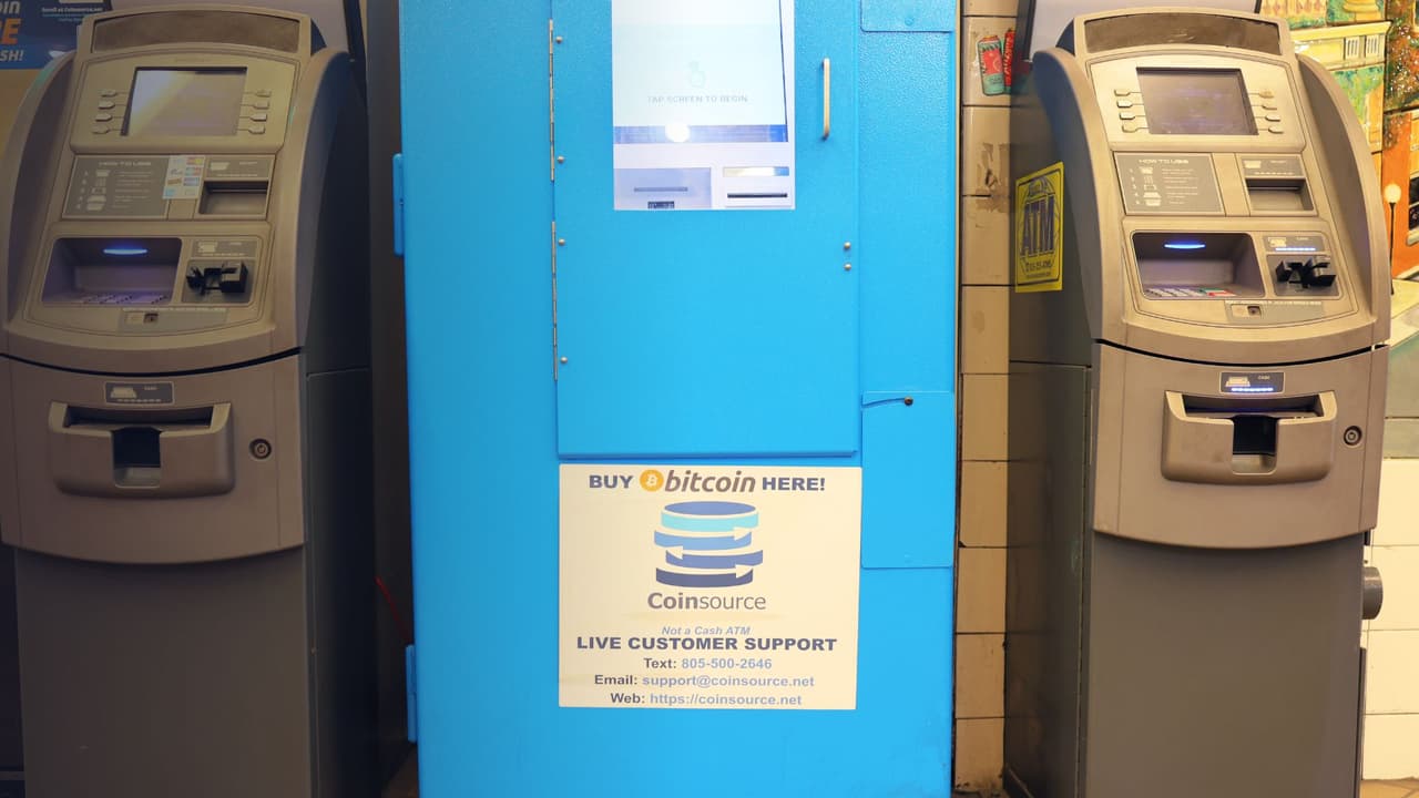 Aumentan los robos a cajeros en negocios de Chicago: al menos 18 casos reportados