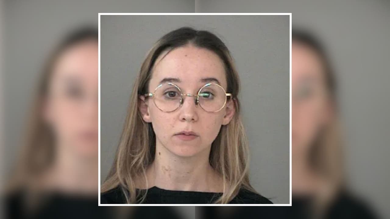 Una exmaestra de Fort Bend ISD enfrenta cargos por tener contacto sexual con un estudiante