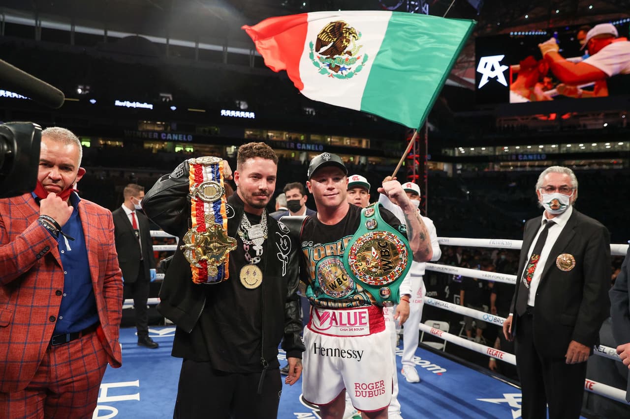 Los primeros episodios, el mexicano castigaba ligeramente a Yildirim. Canelo mandó a la lona al turco en el tercer asalto con un tremendo jab de derecha. Yildirim se levantó, pero ya no salió al cuarto asalto. Fue así como Canelo retuvo los cetros de peso supermediano del CMB y AMB.
