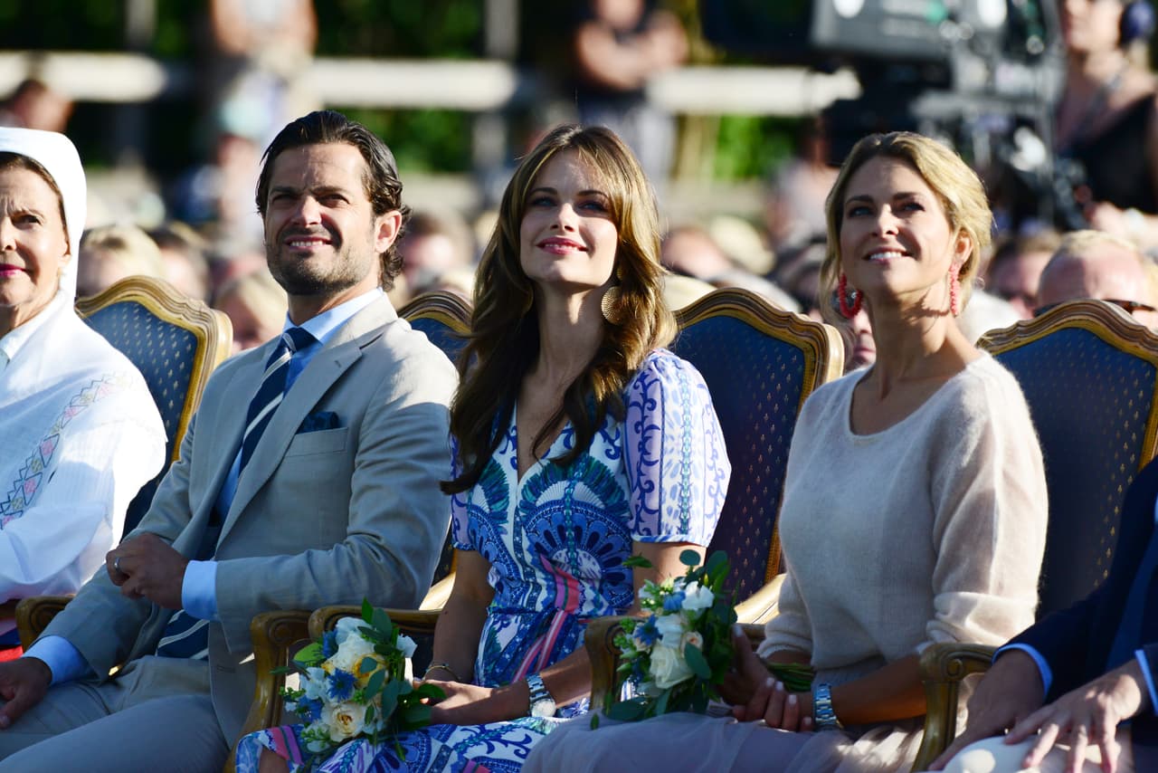 Y agregó que el príncipe Carl Philip y la princesa Sofia, así como la princesa Madeleine, “continuarán su trabajo en las fundaciones y organizaciones sin fines de lucro que han fundado o en las que están involucradas”.