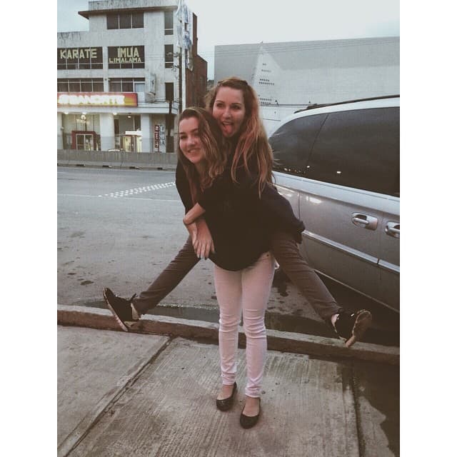 "Han pasado 19 años y puedo decir que tengo una niña que creció con cosas buenas de ese proceso (su divorcio)", declaró Alicia a 
<b><a href="http://www.tvynovelas.com/mx/en-exclusiva/18/05/11/alicia-villarreal-aterroriza-llamen-suegra/" target="_blank">TVyNovelas</a></b>, en mayo pasado.