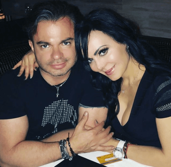 "Siempre le doy gracias a Dios por mandar este ángel a mi vida. Me rescató de la tristeza y solo me ha dado amor y protección. Gracias, Marco Chacón por hacerme tan feliz durante 20 años. Te amo", compartió la cantante y actriz en sus redes sociales el 26 de octubre de 2017.