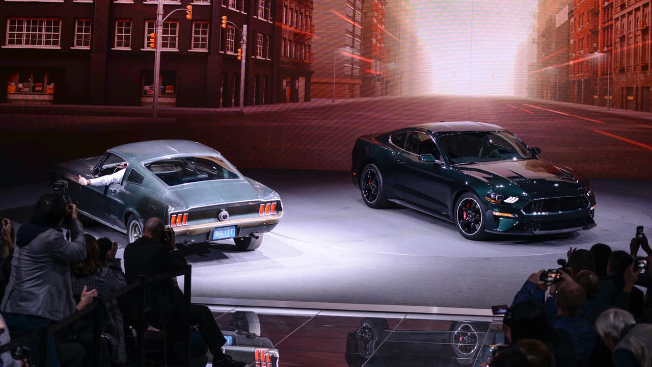 El Ford Mustang Bullit 2019 es la tercera de las versiones del Mustang preparadas para rendir homenaje el Mustang GT Fastback verde utilizado por el Frank Bullit , un teniente ficticio del departamento de policía de la ciudad de San Francisco que se ve enredado el una complicada trama de intrigas políticas en el filme Bullitt de 1968.