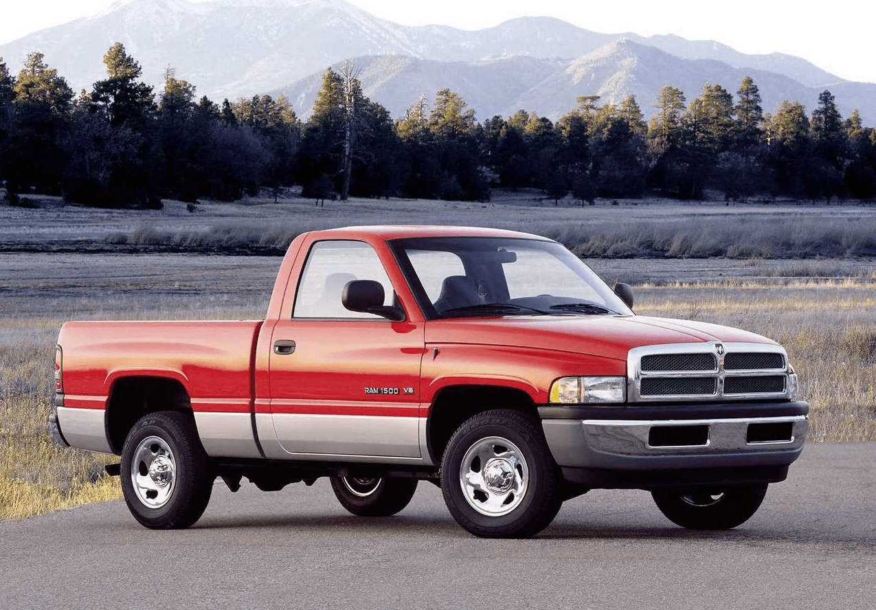 6. Dodge Ram 2001: 2001 La segunda generación de la Dodge Ram fue la pickup que trajo de regreso a Dodge al mundo de las camionetas de trabajo liviano, donde hacía décadas era apenas un asterisco. El modelo 2001 es el más joven de esta popular generación y por lo tanto el que está en mejor estado. Aún así nos sorprende que 11,212 hayan sido secuestradas por el hampa.