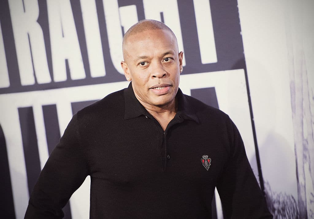 Fuentes policiales confirmaron que los presuntos delincuentes entraron a la propiedad de Dr. Dre ubicada en Pacific Palisades a las 2 de la madrugada de este miércoles 6 de enero.
<br>