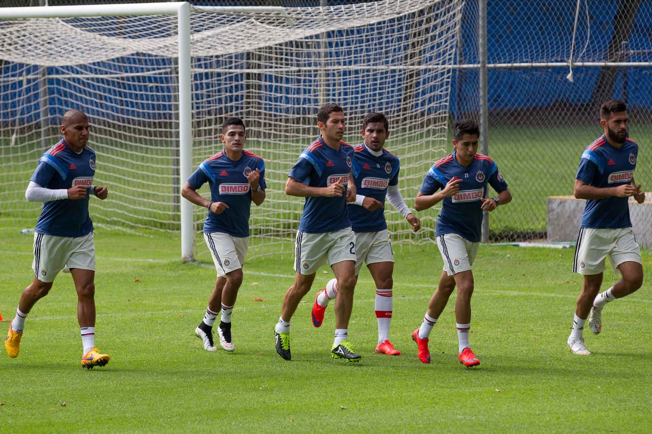 Chivas trabaja al máximo en su séptimo día en Cancún