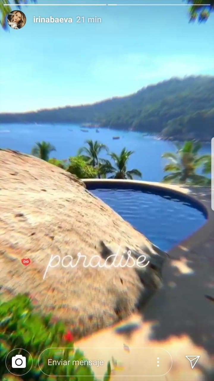 La actriz de 26 años ha dicho estar en un "paraíso", aquel que llamara de la misma forma Geraldine Bazán en sus escapadas a las playas de Acapulco.