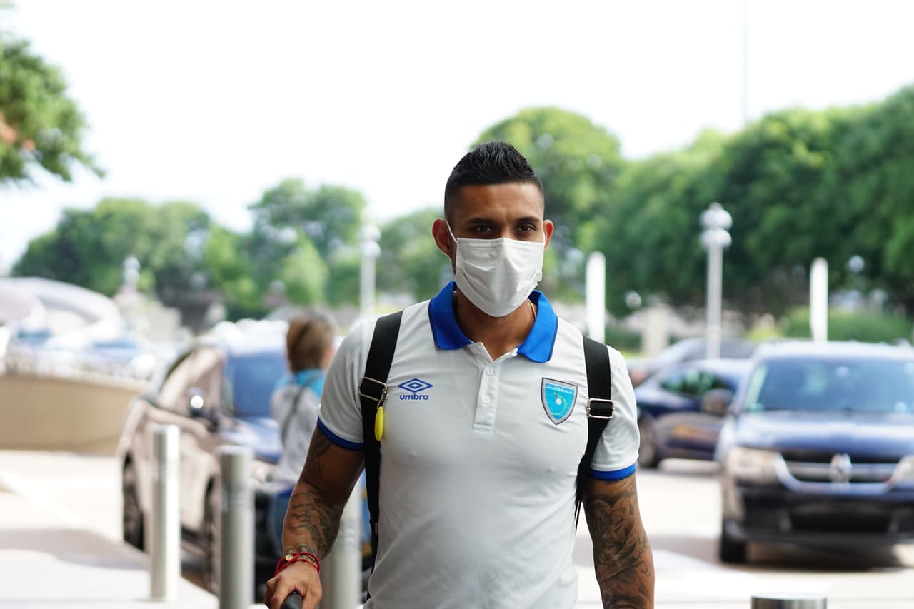 Tras el sorpresivo abandonó de Curazao por contagios de coronavirus, el combinado de Guatemala ya está en Dallas para jugar este domingo ante El Salvador por el Grupo A de la Copa Oro 2021.