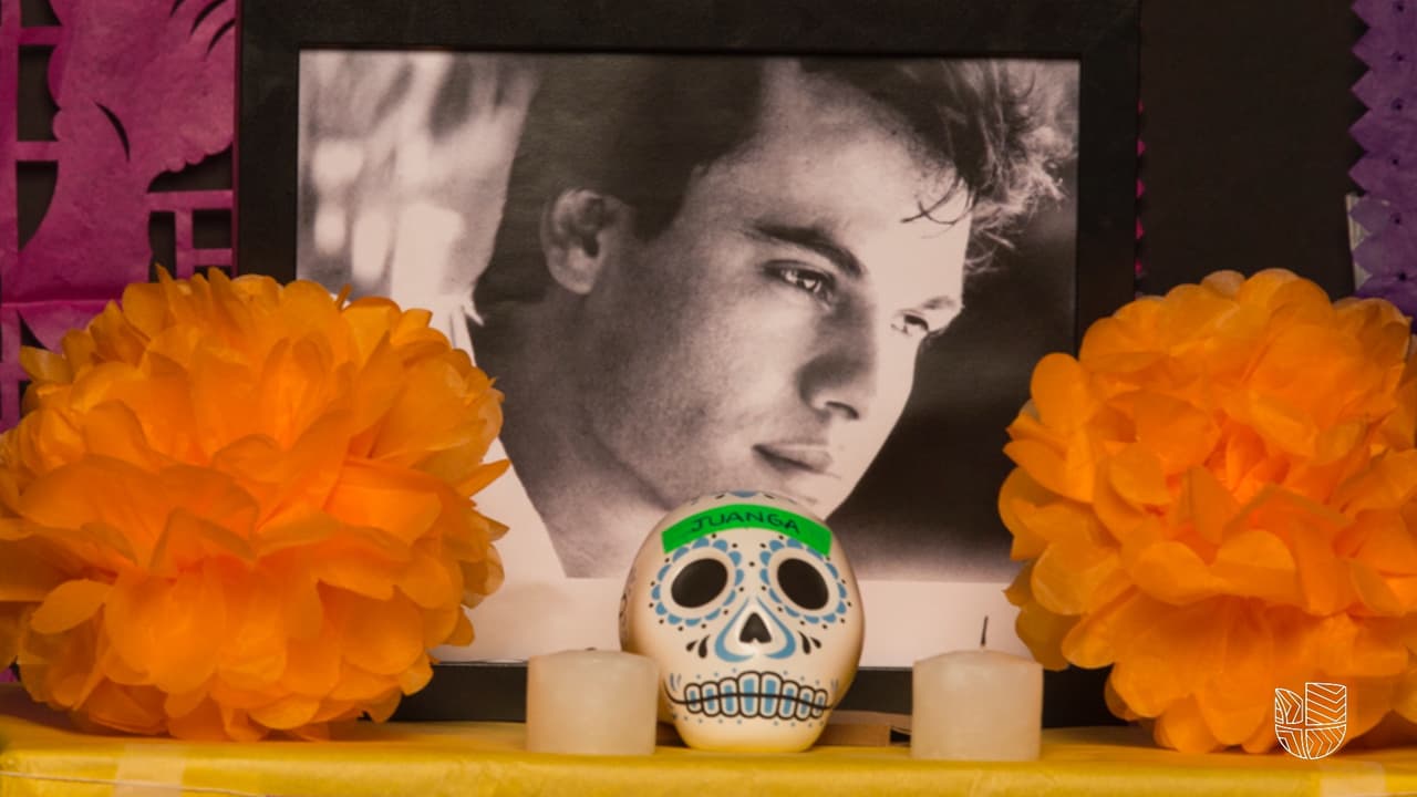Le dedicamos un altar de Día de Muertos a Juan Gabriel
