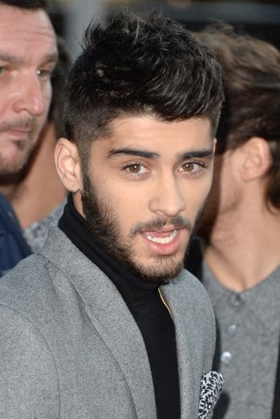 Zayn atravesó por un momento complicado, pues poco antes de su salida se habían revelado unas fotos en las que el joven aparece con otra chica que no es su novia.