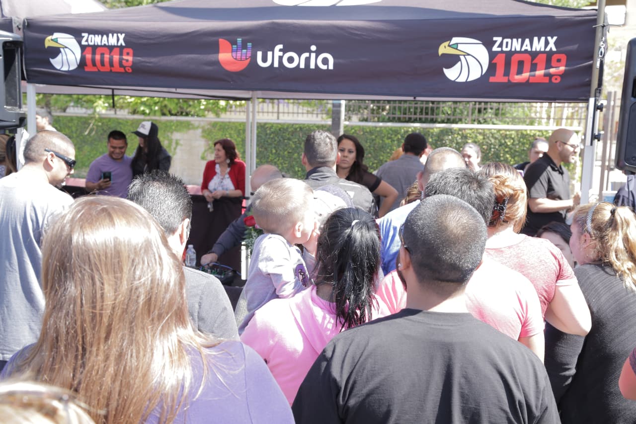 Como siempre muchos oyentes del Bueno, La Mala y El Feo asistieron masivamente para acompañar a los locutores.