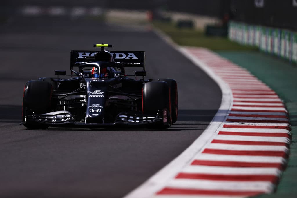 Con tiempo de 1:15.875 , el finlandés Valtteri Bottas se quedó con la pole position por delante de su compañero Lewis Hamilton y el neerlandés Max Verstappen de Red Bull Racing. El piloto mexicano Sergio Pérez se quedó con el mejor cuarto tiempo y no pudo conseguir la soñada primera pole position de su carrera.