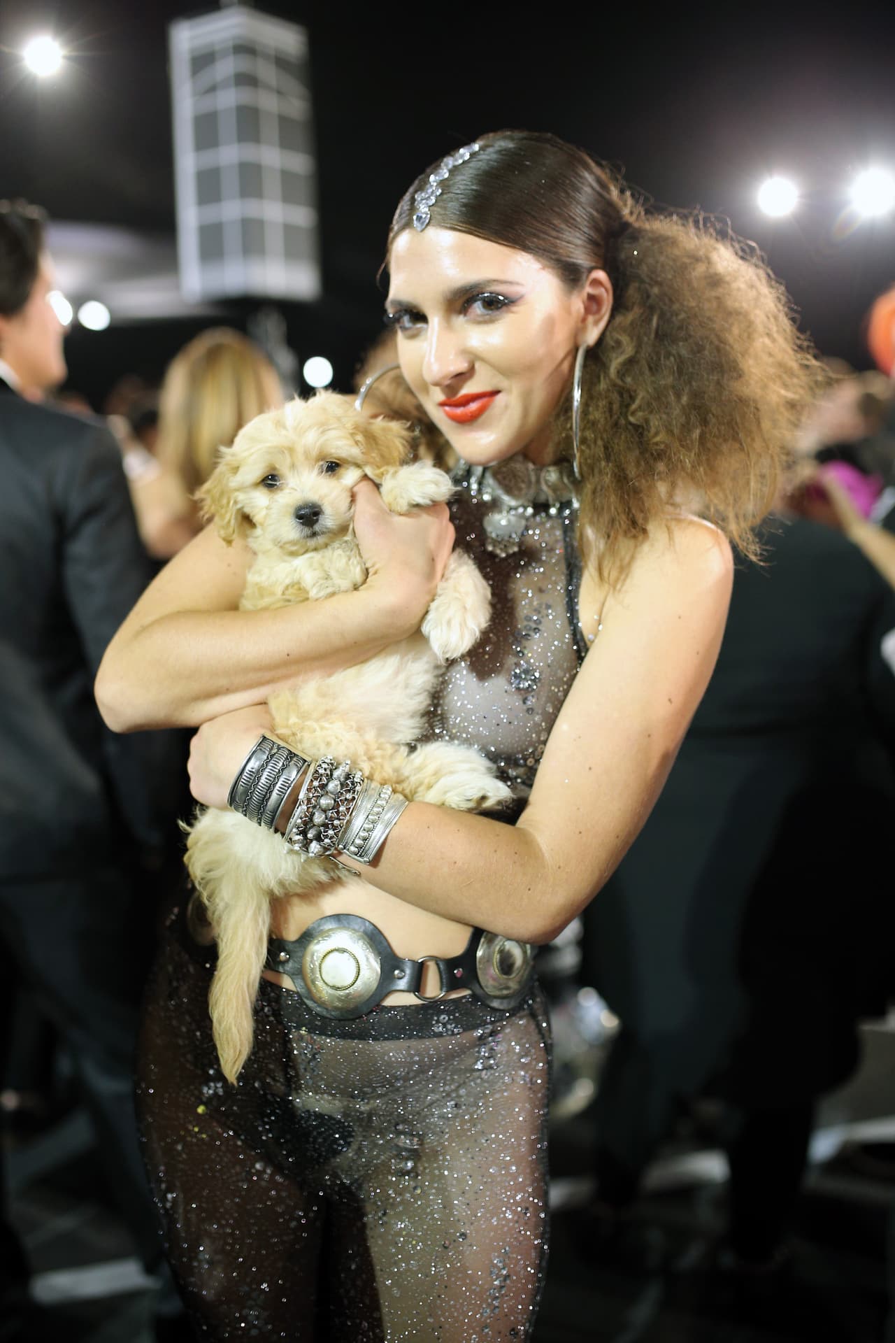 La cantante Liz Nistico parecía dispuesta a componer una melodía nueva en honor a su más reciente amigo.