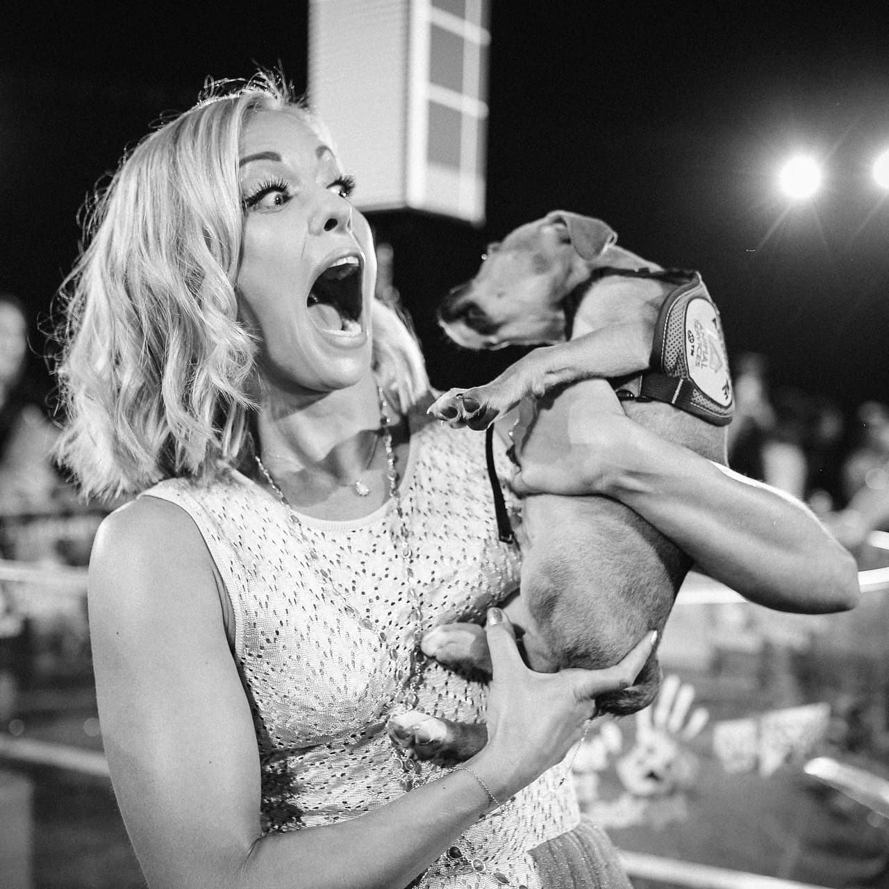 ¡Y le dio el mejor beso de la noche!