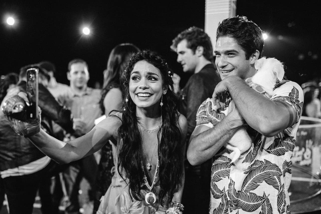 El ánimo de Vanessa también contagió al actor de series de televisión, Tyler Posey, quien quiso una selfie.